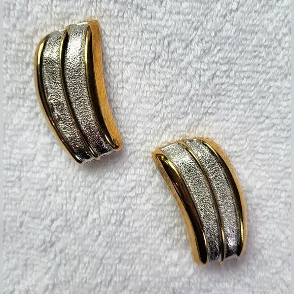 Silver & Gold Sculpted Clip-On Earrings – Vintage-Inspired Two-Tone Glam (1.5") - Picture 4 of 7